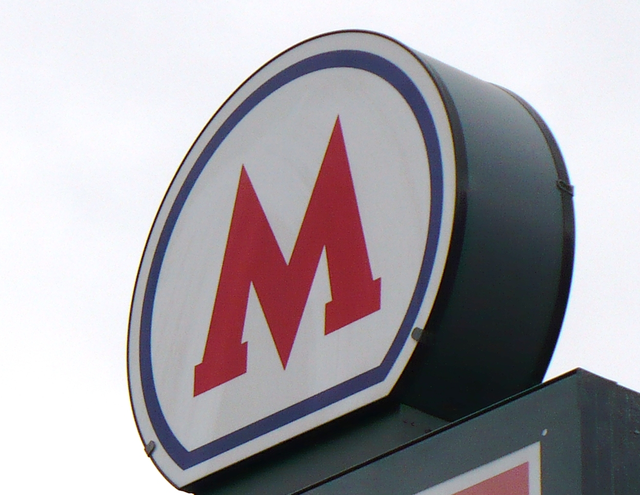 metro moskwa logo